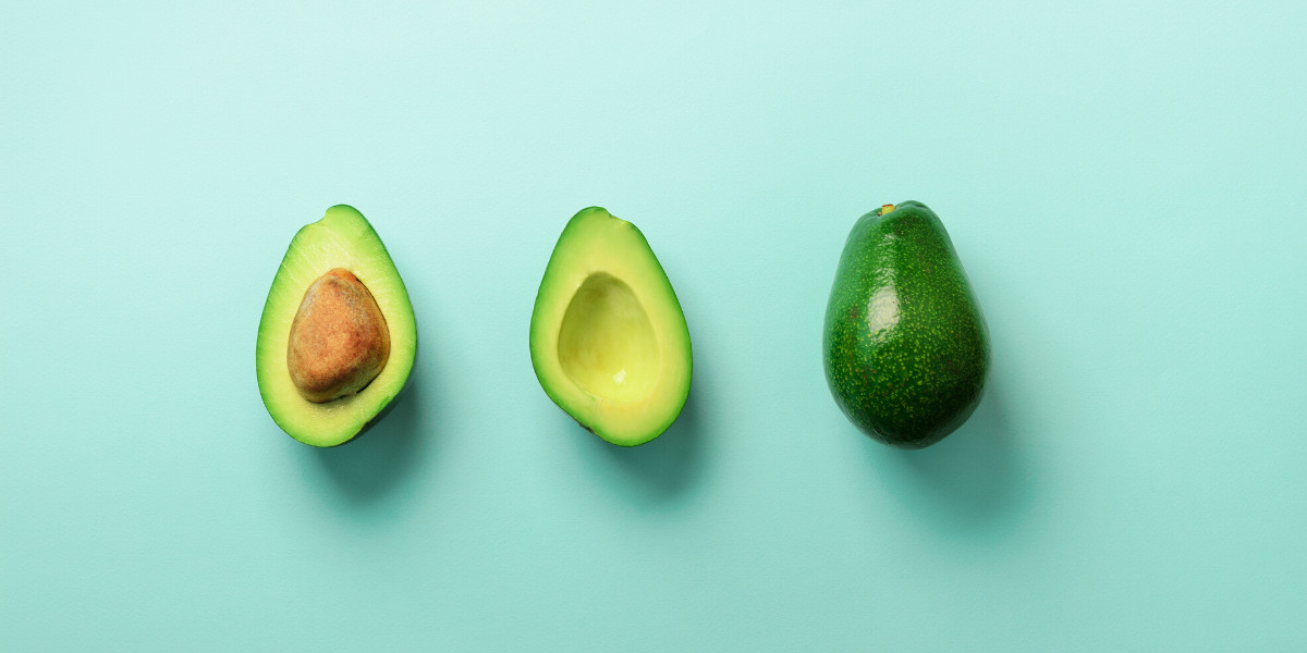 avocado este o sursă excelentă de grăsimi, iar grăsimile sănătoase se află în primul nivel al dietei alimentare Keto